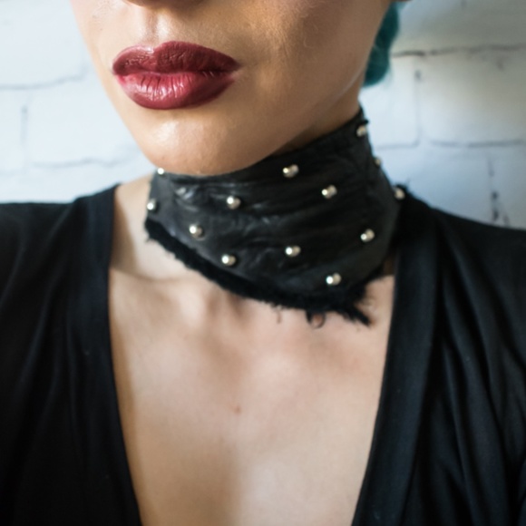 The Odd Portarit Accessories - Studded leaher scarf choker